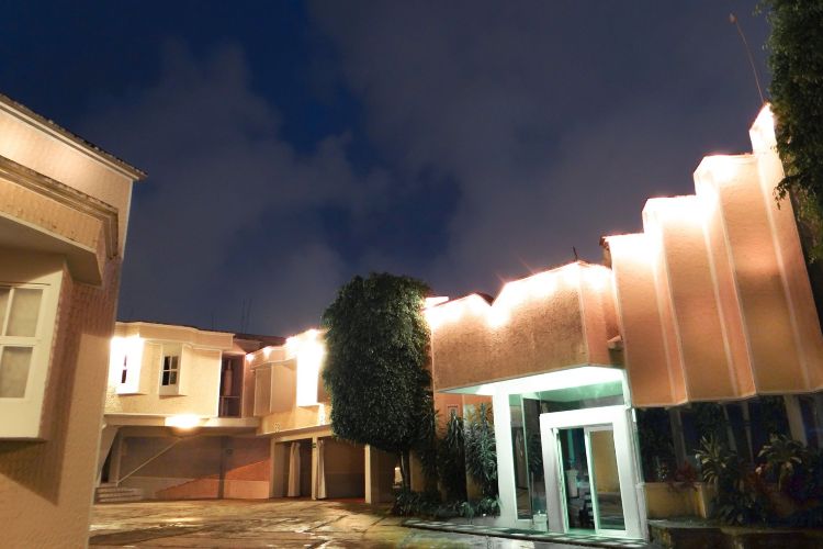 Interior del New York Motel Orizaba por la noche